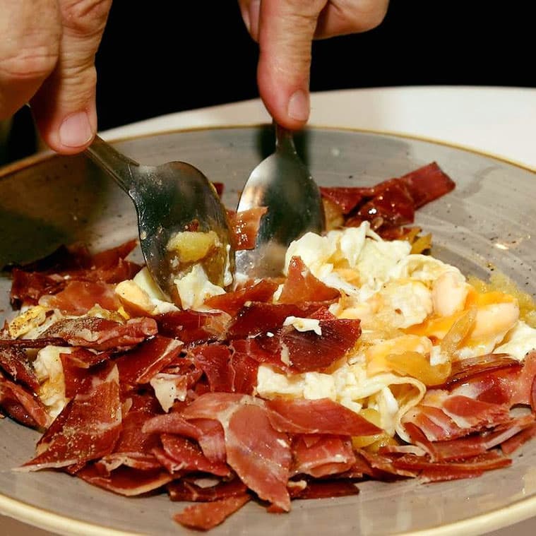 Huevos Rotos con Secreto y Foie